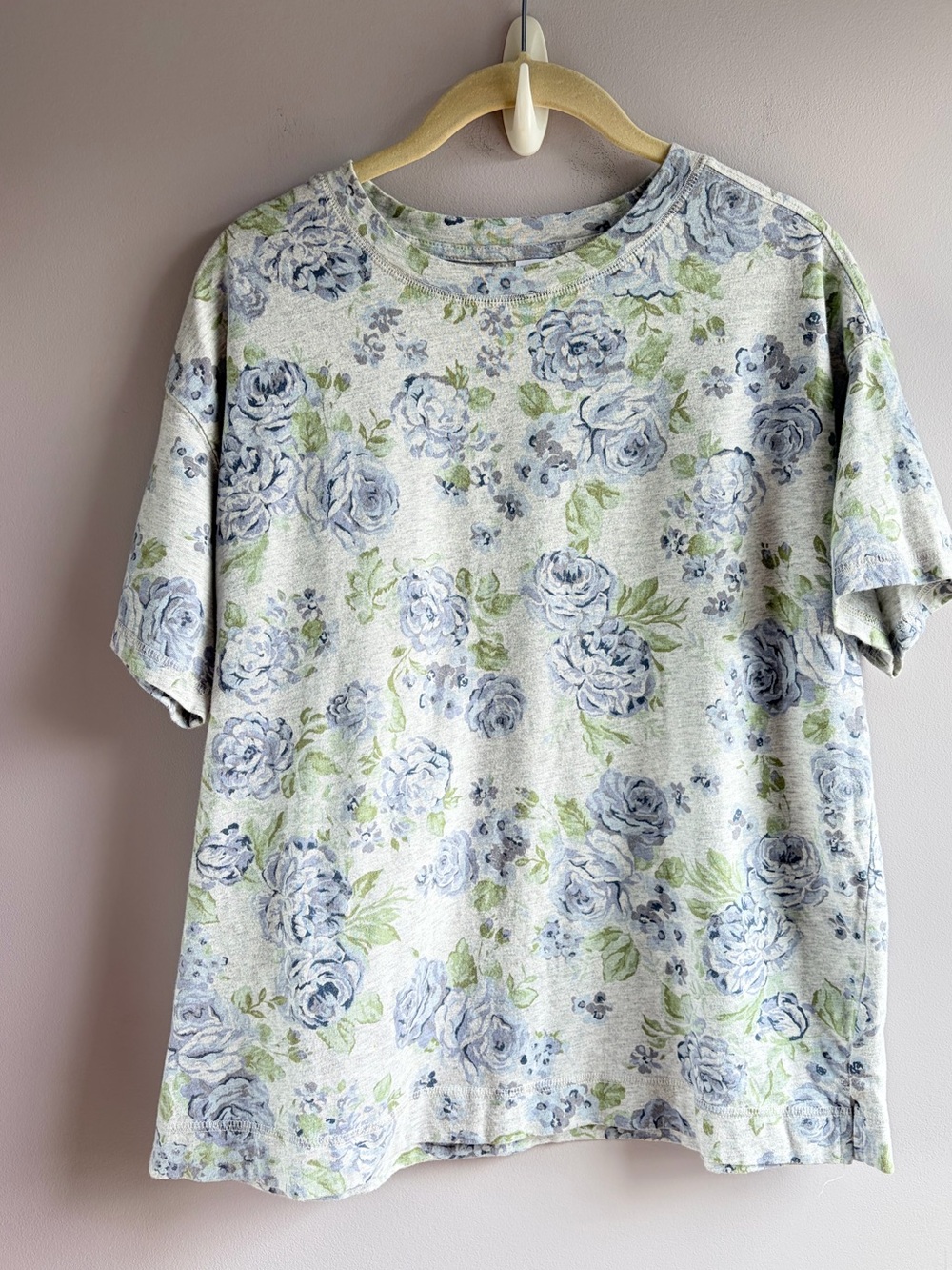 Old Navy Short Sleeve T Shirt Floral Grey Blue Soft Cotton Business Casual EUC S